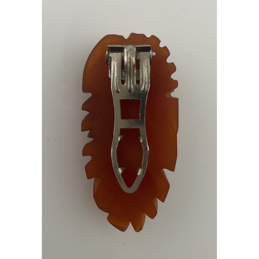 Vintage Art Deco Carved Bakelite Leaf dress clip light brown caramel 30s 40s 2" - Picture 5 of 7